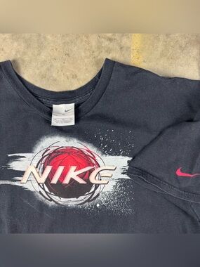 Vintage Nike T-Shirt Size XL Gray Tag Y2K Metallic Orb Metalheart Skater Raver